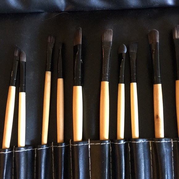 Packaway Brush Set (24 brushes) - Picture 3 of 7